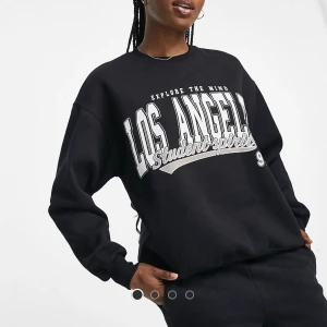 Sweatshirt - Säljer denna supersöta och sköna (!!!) sweatshirten då jag har så många, sparsamt använd så den är i väldigt bra skick! Pris kan diskuteras vid snabb affär