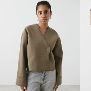 Ginatricot jacka - Super fin jacka som är slutsåld, bra skick på jackan då den inte är använd (prislapp finns dock inte kvar) säljer då den inte passar mig🥰Tar emot bud från 500kr+ eller köp direkt för 650kr