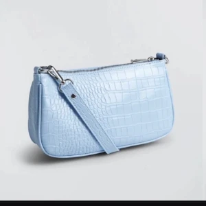 Blå Nora bag - Jättefin blå väska från Gina tricot som jag inte har användning för. Är i princip orörd😊