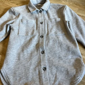 Längre typ kappa  - En längre slags kappa som man använder inne💗