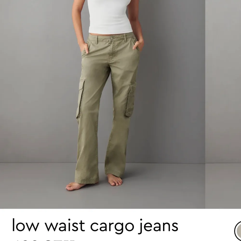 Säljer mina endast testade cargo byxor! Helt i nyskick💕. Jeans & Byxor.