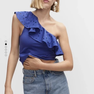 One shoulder topp  - Super fin topp från mango, aldrig använd. Köpt för 269kr❤️