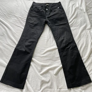 lågmidjade byxor - använd köp nu! finns inte bild på, för små 💋 midja:79 innerben:73