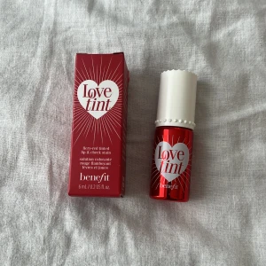 Benefit love tint  - Benefit love tint aldrig använd, säljer för att jag har dubbla, 125kr +frakt