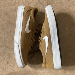 Nike skor  - Säljer dessa skor då dom inte passar mig. Endast använda en gång 💓 pris kan diskuteras!