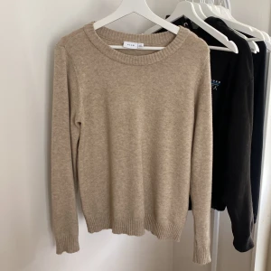 stickad tröja - Jättemjuk o mysig stickad tröja från Vila i storlek S. Nyskick, pris kan diskuteras 🫶🏼