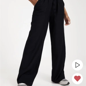 Linnebyxor  - Svarta linnebyxor från Nelly Nya med lappar kvar Nypris 399