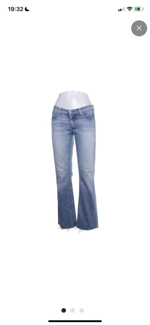 Only jeans - Sjukt snygga lågmidjade jeans som jag köpt på sellpy! Älskar men har typ ett par identiska!