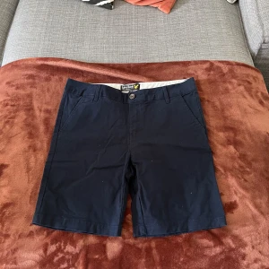 Lyle & Scott shorts - Skick:10/10. Storlek:14/15 år. Nypris ca 600 kr. Kontakta mig vid frågor😃