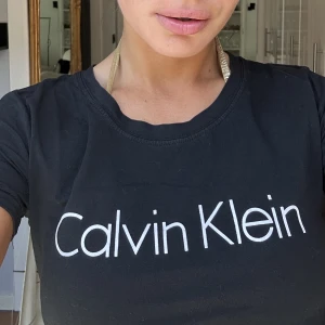 Calvin Klein t-shirt - Skön och snygg t-shirt. 