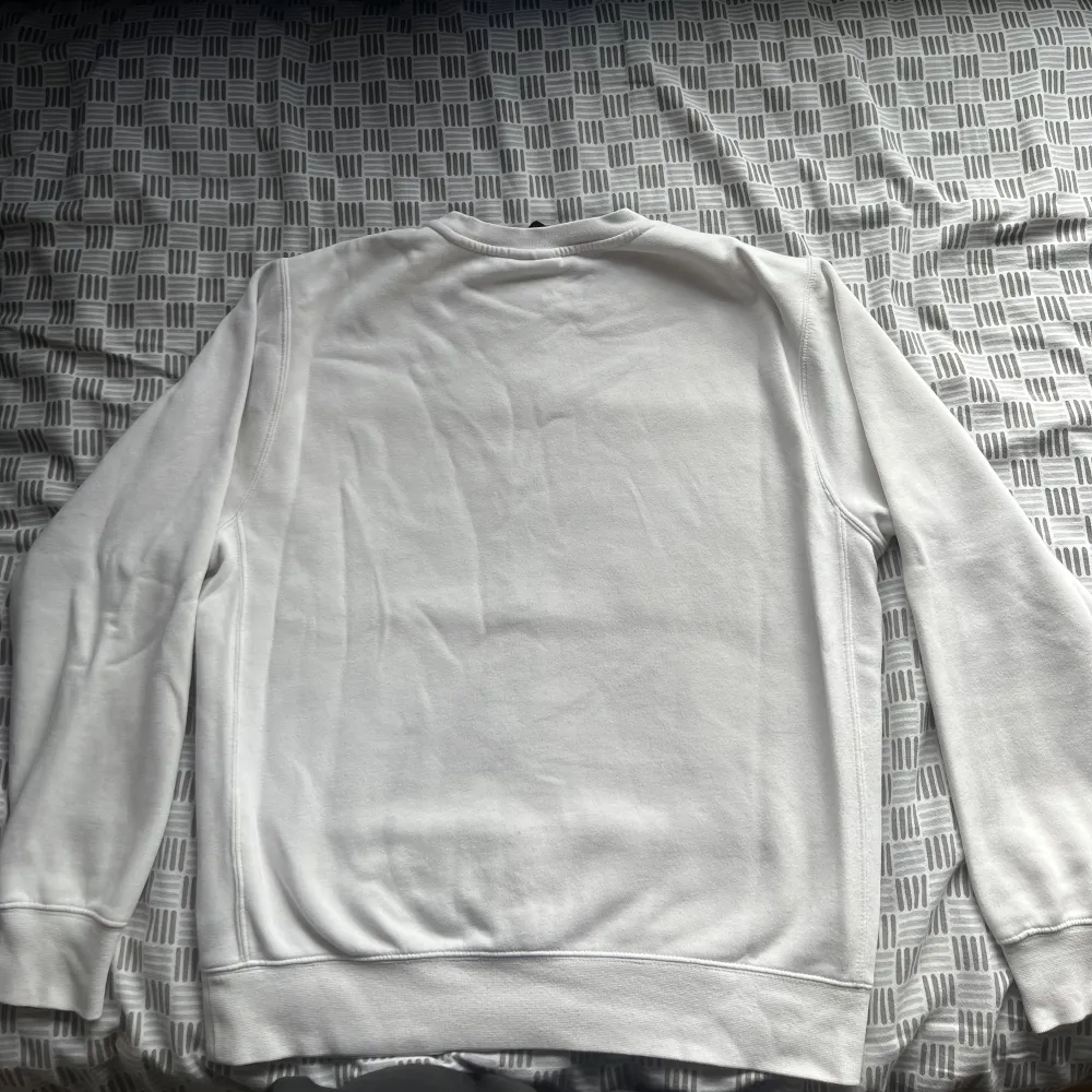 Säljer min Sweatshirt på grund av att den inte passar längre. Skick 9/10. För fler bilder skrev gärna.. Tröjor & Koftor.