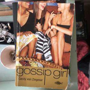 De 6 första gossipgirl böckerna 