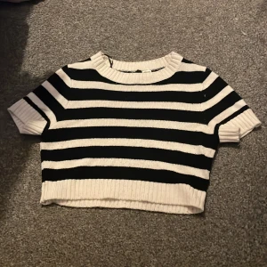 T-shirt - En jätte fin tröja som är skön men i min smak lite för liten. 