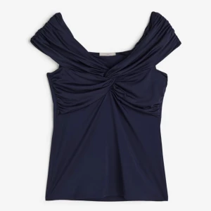 Topp - Säljer denna sjukt fina topp från hm💕