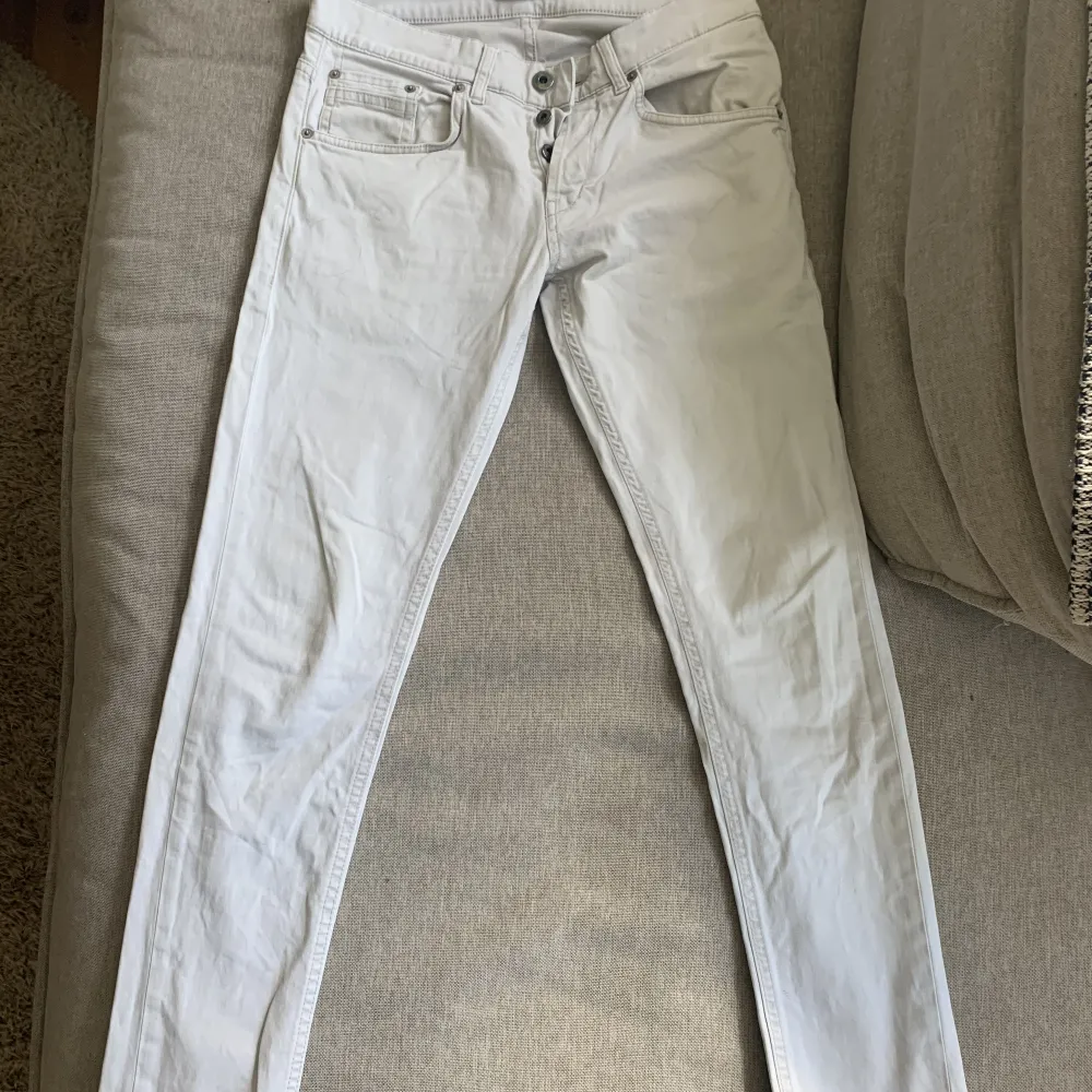 Vit/ljusgrå  Size 30 Modell:George. Jeans & Byxor.