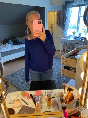 Tröja  - Superfin tunnare tröja från zara i en perfekt blå färg!! 💘💘