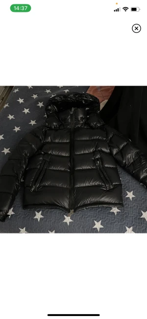 Moncler maya  - Moncler maya storlek: 1=S  Helt ny NFC skanning funkar 