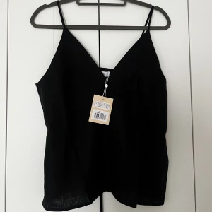 Stylein linnetopp linen - Helt slutsåld linnetopp från Stylein säljes. Strl: M med prislapp.  Nypris: 1899kr  