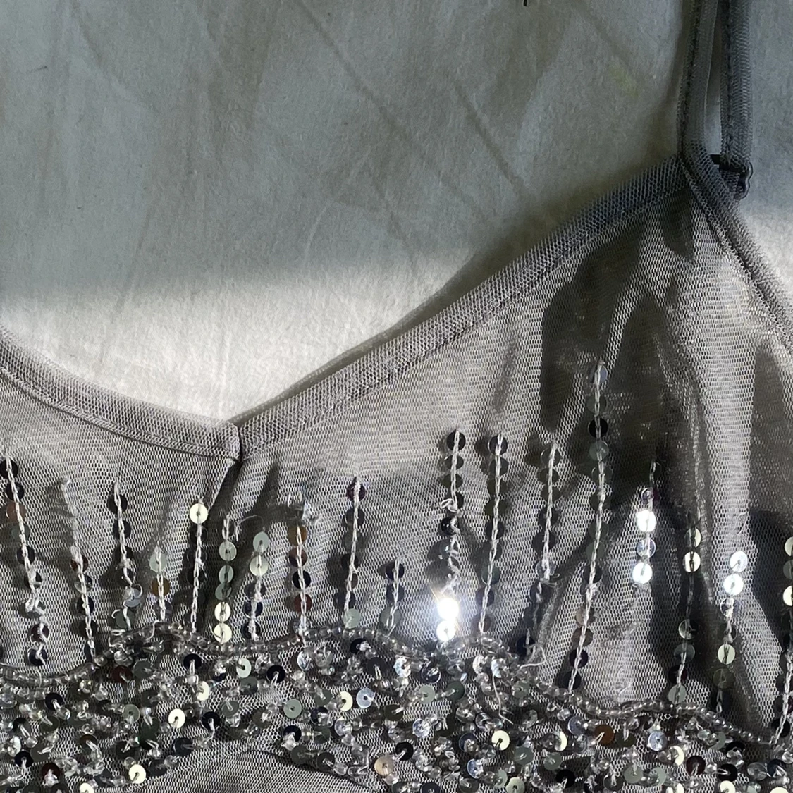 Grå paljett top - 90