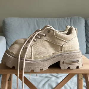 Eytys - Säljer dessa Eytys, inköptes förra hösten och använt vid ett tillfälle.   Storlek 38, nyskick 🍀