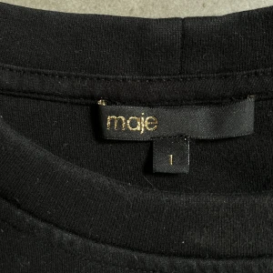 Maje tröja - Maje tröja, med detaljer🖤✨ använd ett fåtal gång, därav väldigt bra skick.  