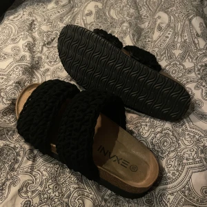 tofflor - säljer mina helt oanvända tofflor då jag köpte i fel storlek, nypris 599!💞