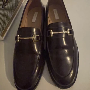 HM loafers shoes - 40 size, claret Very new 
