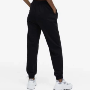 Svart mjukis  - Mjuk helt nytt!! Om du behöver hjälp eller har en fråga skriv direkt till mig kommer svara på 1 sek