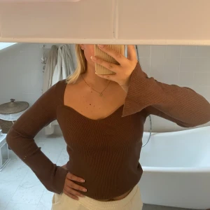 Tröja - Fin tröja använd fåtal gånger, st XL men sitter som en L. Skönt material💖