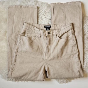 Jeans - Jeans från lindex som inte längre går att köpa. Använda 1 gång så är i nyskick! Snygg höstig färg