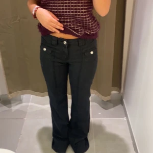 Jeans h&m - Säljer mina as coola jeans från h&m, dom är helt slutsålda 💕
