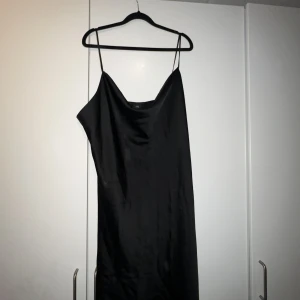 Klänning  - Sidenklänning i fint skick 