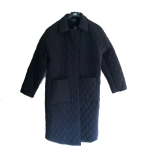 Monki kappa  - Svart monki jacka, fint skick. Bra till kallare väder. 