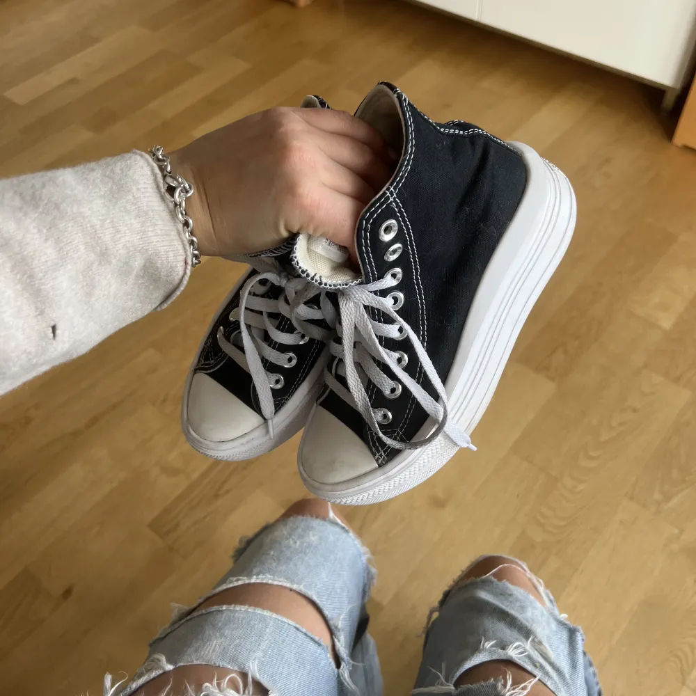 Converse storlek 35, köpta för 950. Skor.