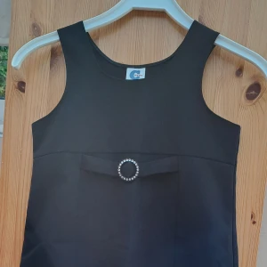 Kläning - Säljer denna gulliga kläningen! Jättebra skick! Skriv för mer bilder!🩷