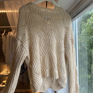 Stickad tröja  - Superfin stickad tröja, använd ett fåtal gånger💗💗💗