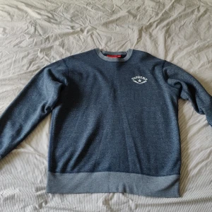 Supreme sweater  - Supreme sweater. Riktigt bra kvalite men använder den aldrig längre. 