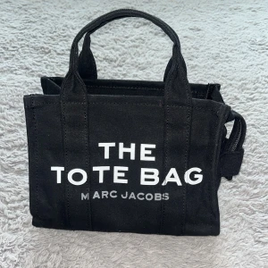 Marc Jacobs väska - The tote bag. Säljer då den aldrig kommer till användning 