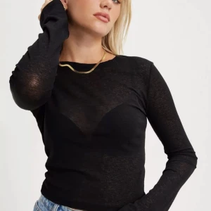 Genomskinlig topp  - Säljer denna intimissimi  liknande tröja/topp från Nelly. Aldrig använt den därför säljer jag den. Nypris 200, säljer för 150kr 