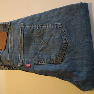 Fina Levis jeans i nyskick. Stl 28. Mile High super skinny. 