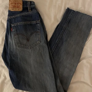Levis 501 Jeans - Säljer mina skitsnygga levis jeans!!! Används inte. Skriv gärna privat för mer bilder❤️❤️❤️