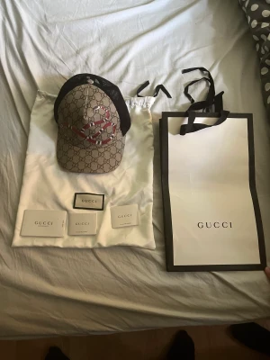 Beige king snake - Äkta gucci keps i riktig fint skick. Köpt i amsterdam för ett par år sen, Kom Dm för mer bilder 
