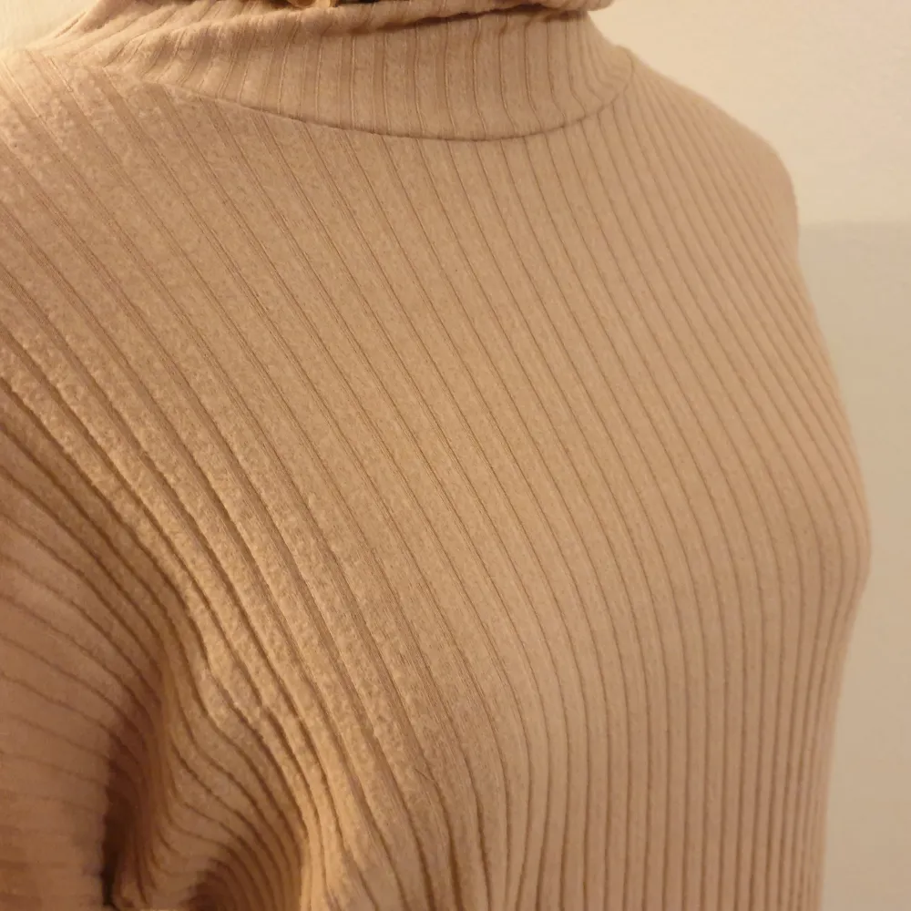Ribbad mysig tröja från New look. Aldrig använd . Tröjor & Koftor.