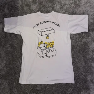 Plug me please t-shirt - En fin Plug me please tröja som nu kallar sig @ettresex på Instagram. Size M