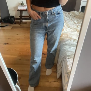 Weekday jeans - Säljer dessa jeans från weekday som alltid varit för stora för mig, men som ändå varit snygga att använda då de blir lite mer baggy och los waisted. Ganska normal i storleken skulle jag säga.