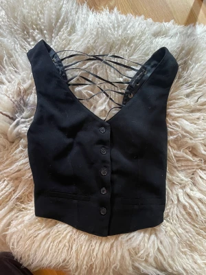 Väst med smörad rygg - Kommer forever älska den här men den har tyvärr blivit för liten för mig! 