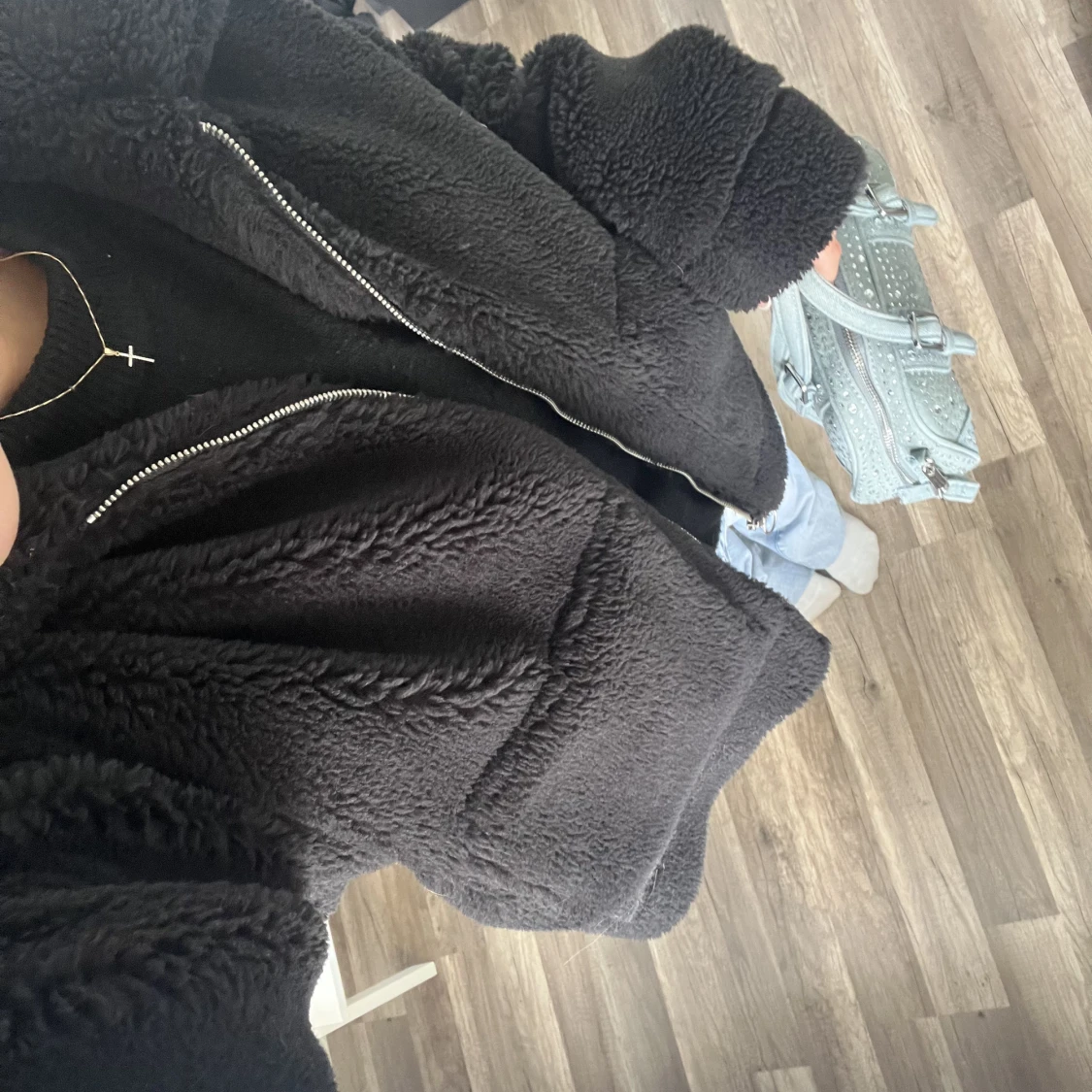 Svart teddyjacka