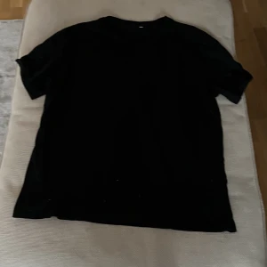 Cest la vie T-shirt - Storlek: L Skick: Jättebra Material: Bomull Extra info: Köpte år 2020