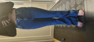 Jeans bik bok - Jeans från bik bok. Storlek 38/M längd 31.  Mycket Strech i byxa. Bootcut regular. Ner till på ena byxbenet är de lite slitna men annars i bra skick. Skriv för fler bilder .pris kan diskuteras.