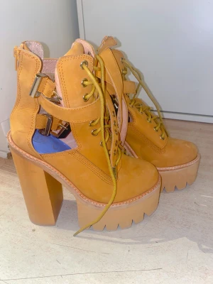 Jeffrey Campbell slot  - Unika Jeffrey Campbell skor provat enbart inomhus. Storlek 37 